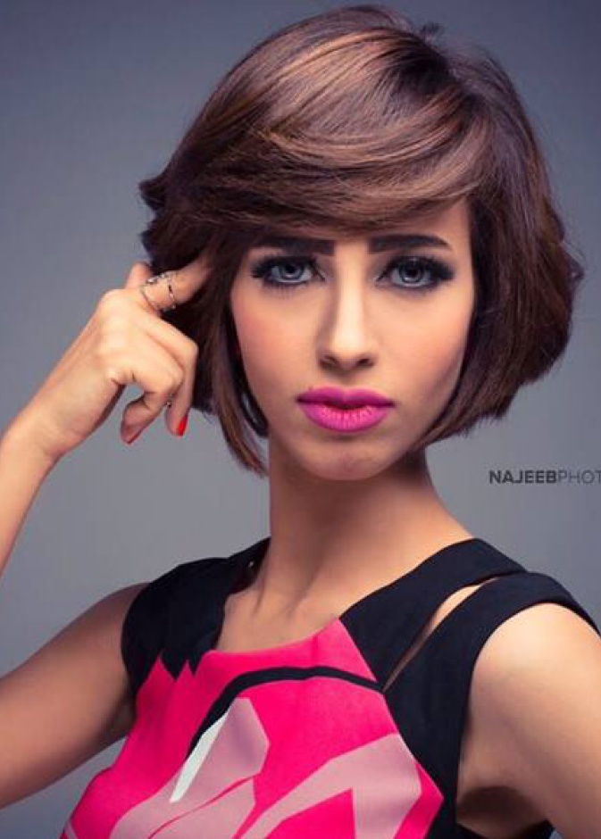 رنا سماحة تستجم على البحر