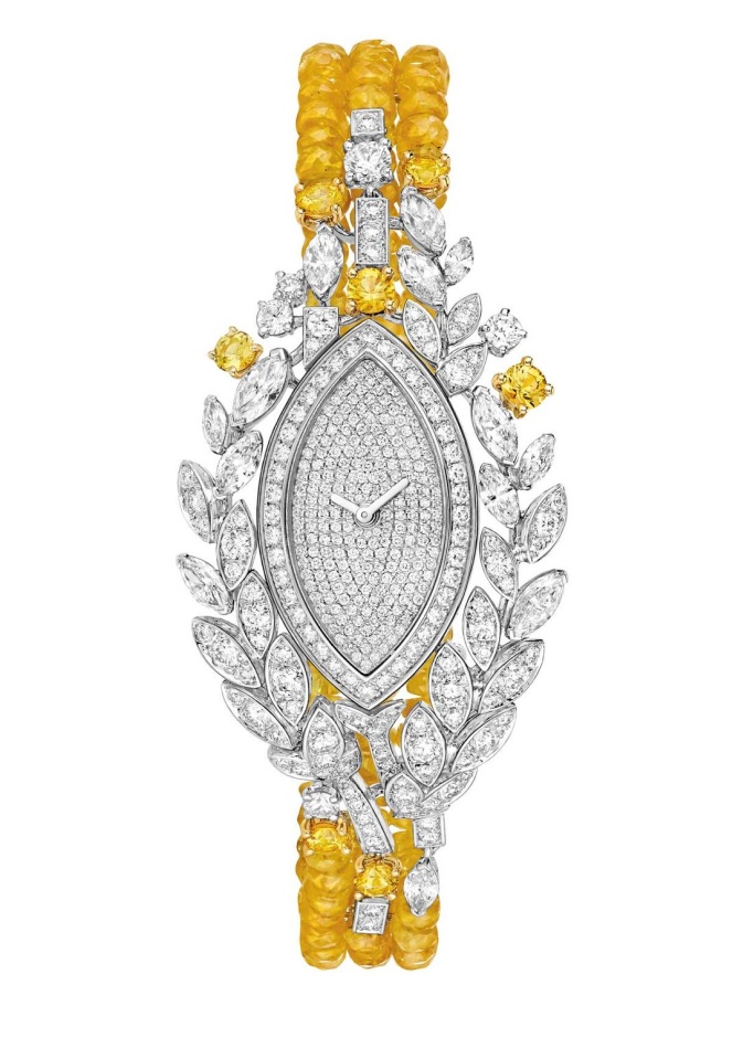 ساعة من شانيل