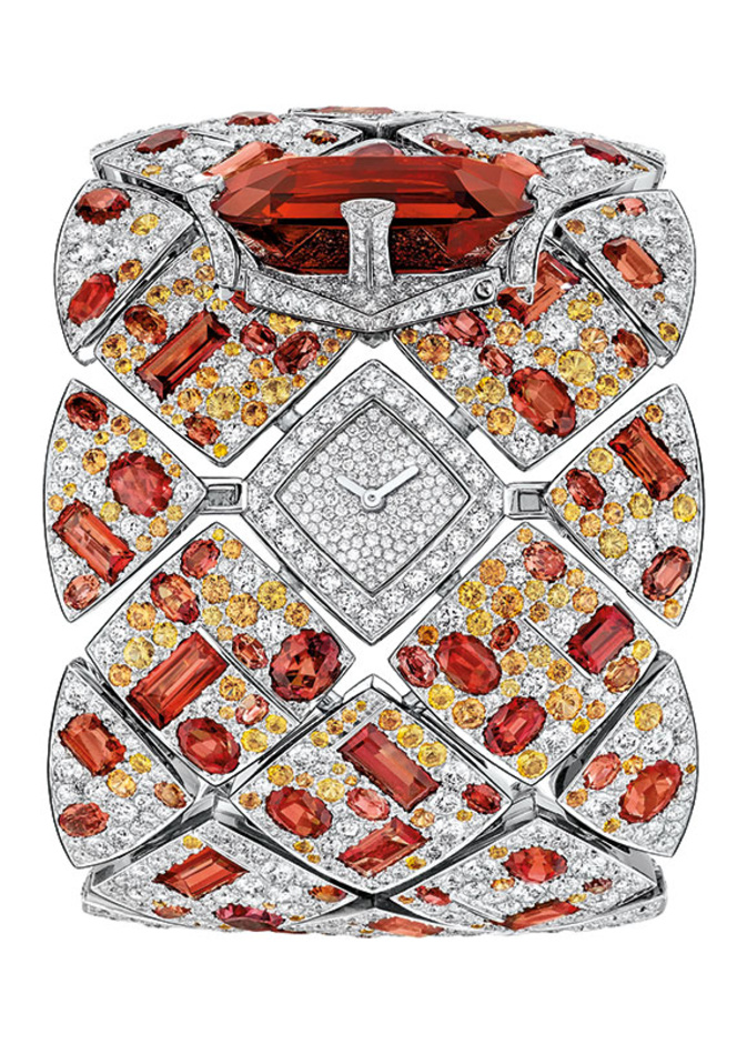 ساعة LES ÉTERNELLE DE CHANEL – Signature Grenat التي فازت عن فئة المجوهرات