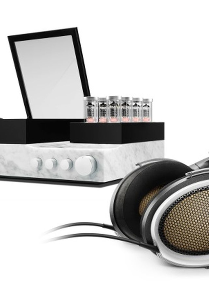 سماعات شركة أونكيو مرصعة بالماس