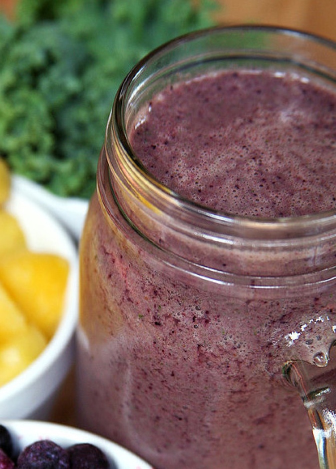 سموثي التوت والأناناس