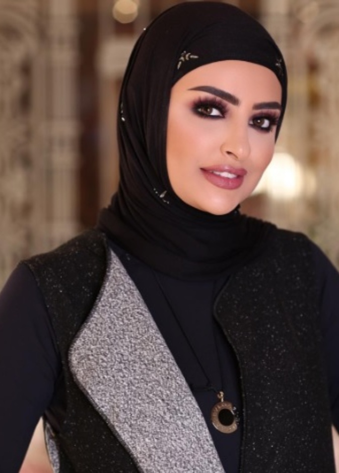 مكياج عيون ناعم مع الشفايف الزهرية من سندس القطان