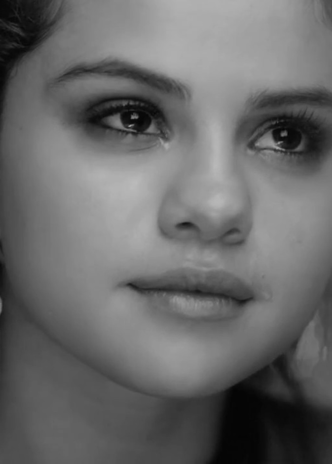 سيلينا جوميز Selena Gomez تخطط لكتابة كتاب يحكي أسرار أصدقائها المشاهير