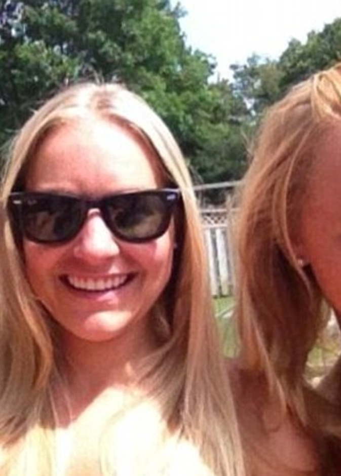 سيندي مع صديقاتها