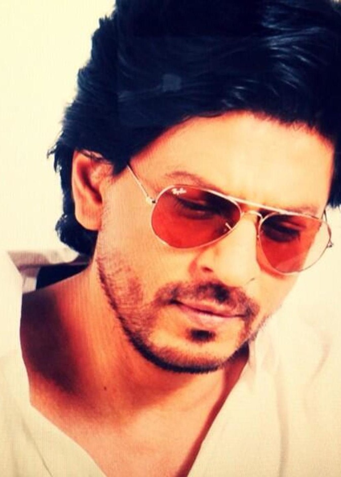 شاروخان تحدث عن الهدايا التي اعتاد والده أن يقدمها له