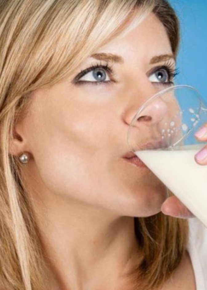 شرب الحليب افضل طريقه للوقايه من تسوس الاسنان