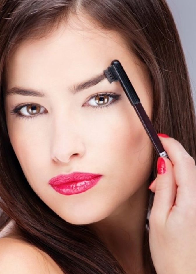 يمكن اجراء رسمة الحنة المؤقتة لحواجبك لتتأكدي انها تتطابق مع ملامح وجهك