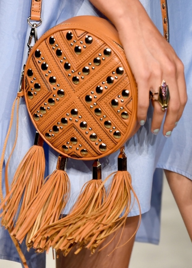 شنط دائرية مع الشراريب من ريبيكا مينكوف  Rebecca Minkoff