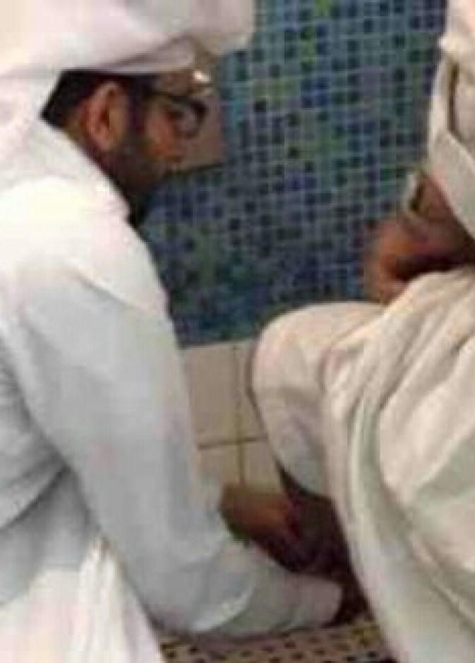 صورة جميلة لبر شاب سعودي بوالده