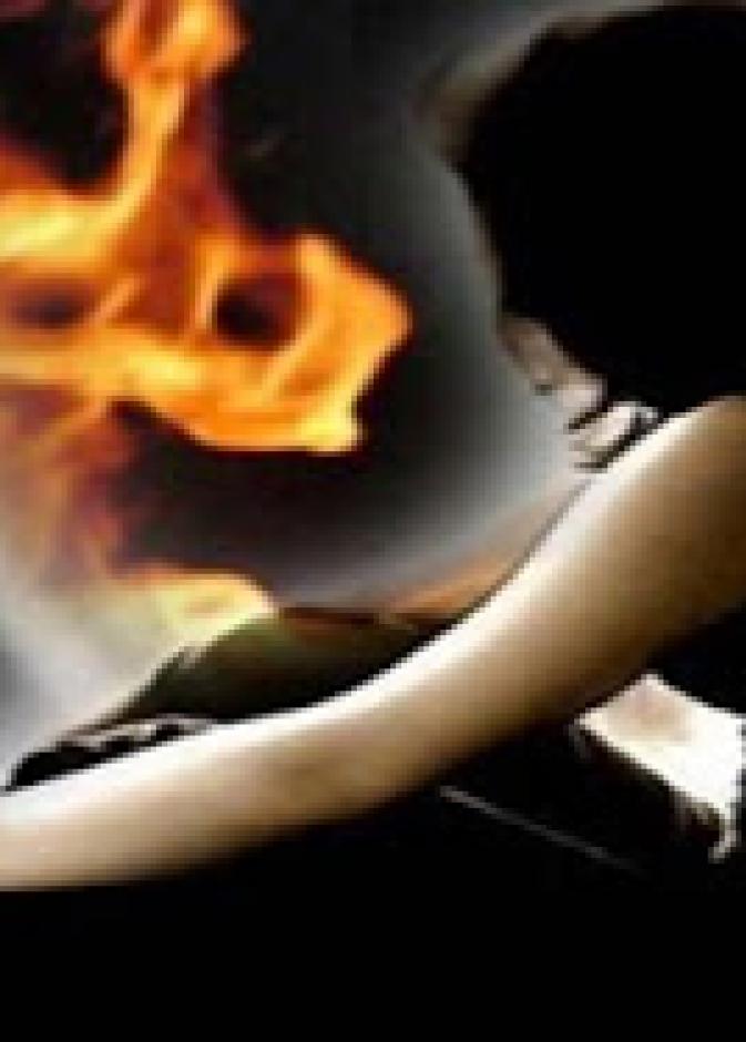 أربعينية تطعن زوجها ثم تحرقه! 