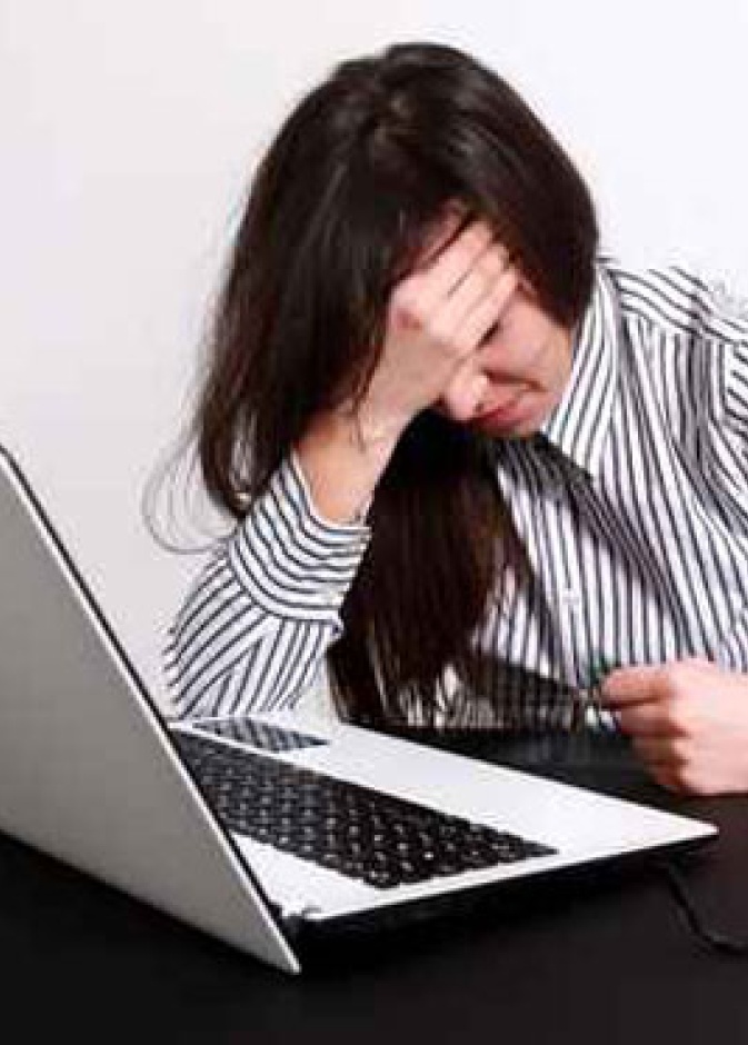 فتاة تقع ضحية الابتزاز بسبب "ألعاب الانترنت"