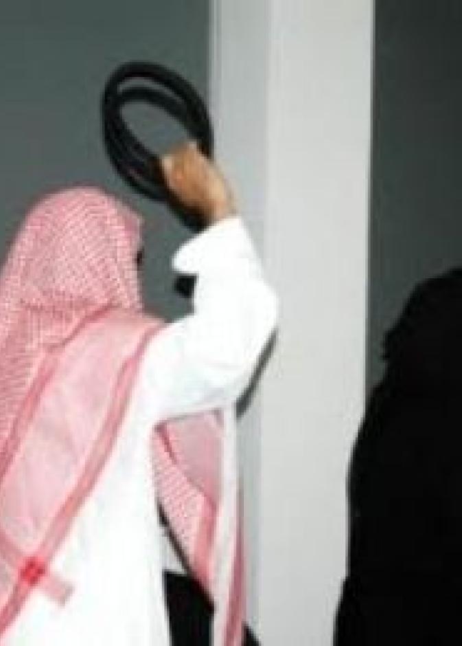 سعودية تشكو زوجها بمركز الشرطة بسبب "وجبة حمام"