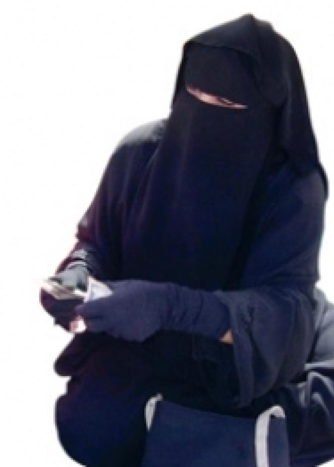 القبض على متسولة رومنسية بتبوك 