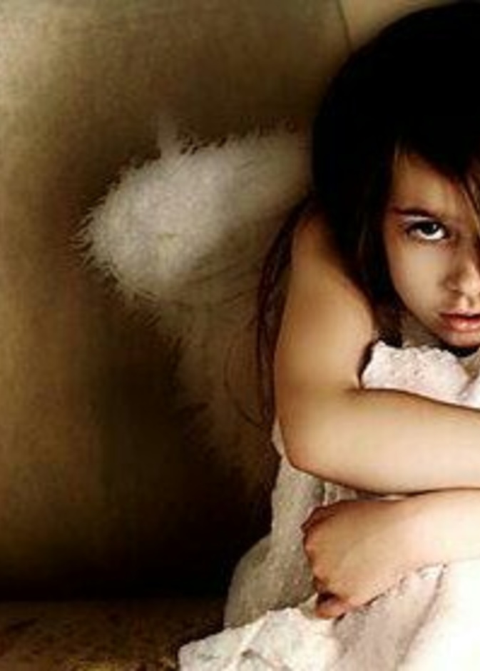 جرس الباب ينقذ طفلة من لصين ملثمين 