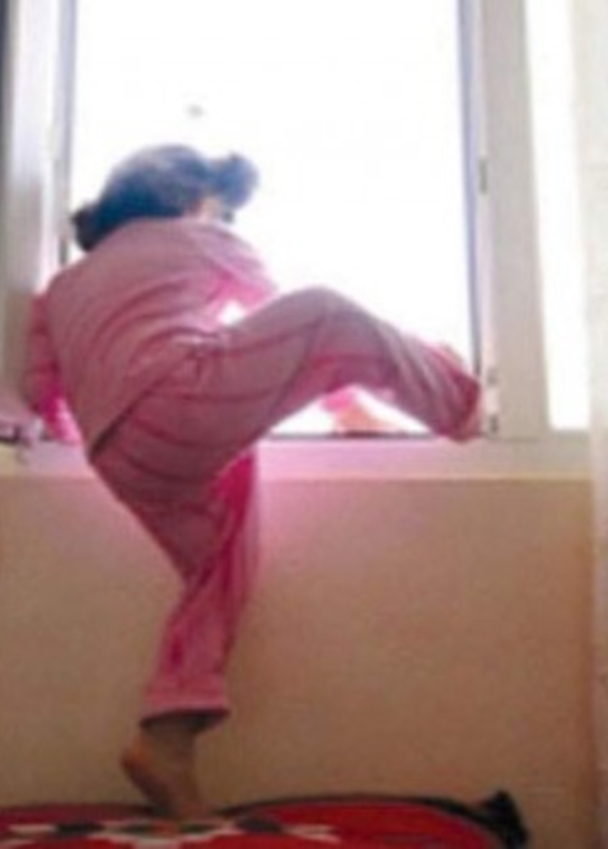 إحذروا من إهمال مشي الطفل أثناء النوم! 