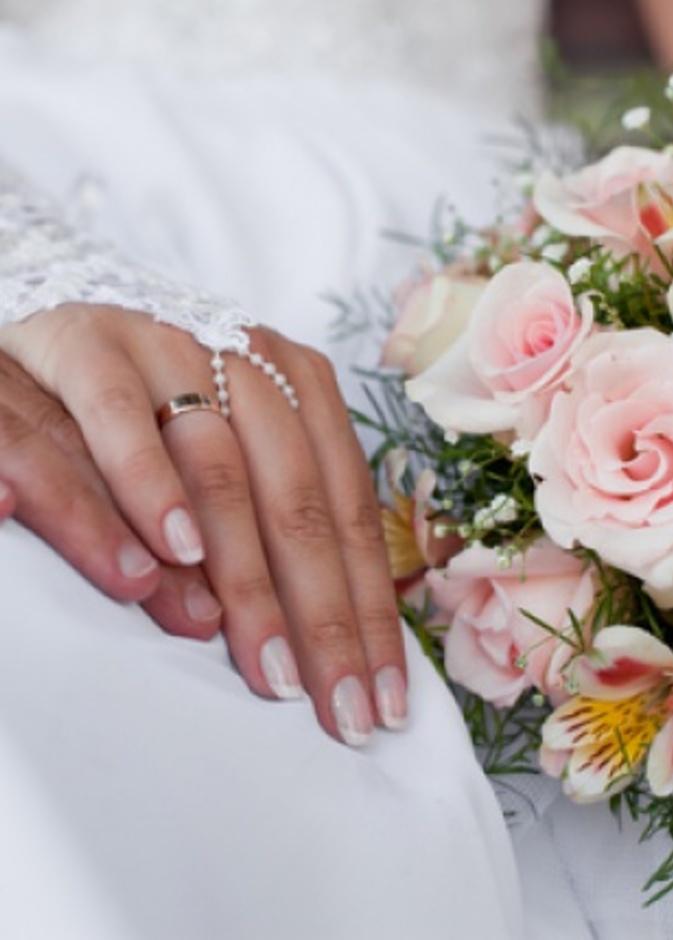 هل السيرة الذاتية للعريس مطلب العروسة السعودية !!