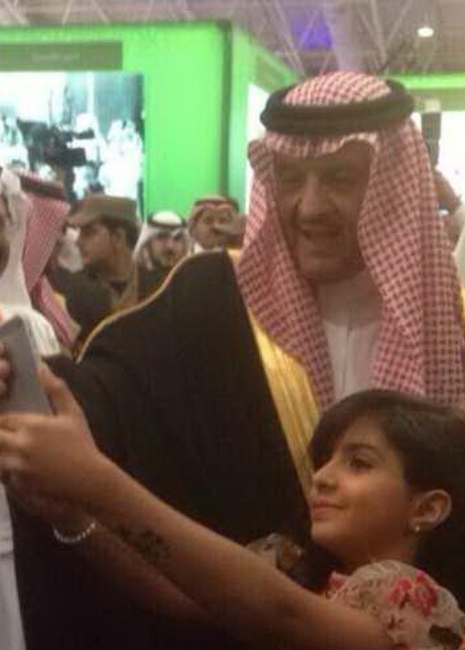  صورتها مع الامير سلطان بن سلمان