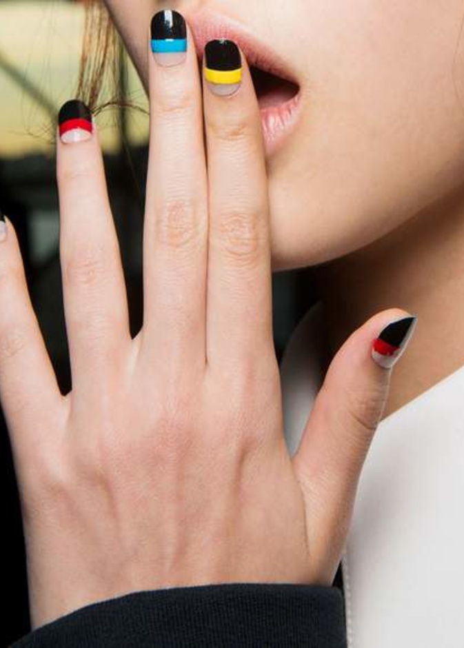 صيحة المناكير الفرنش الجديدة لهذا العام