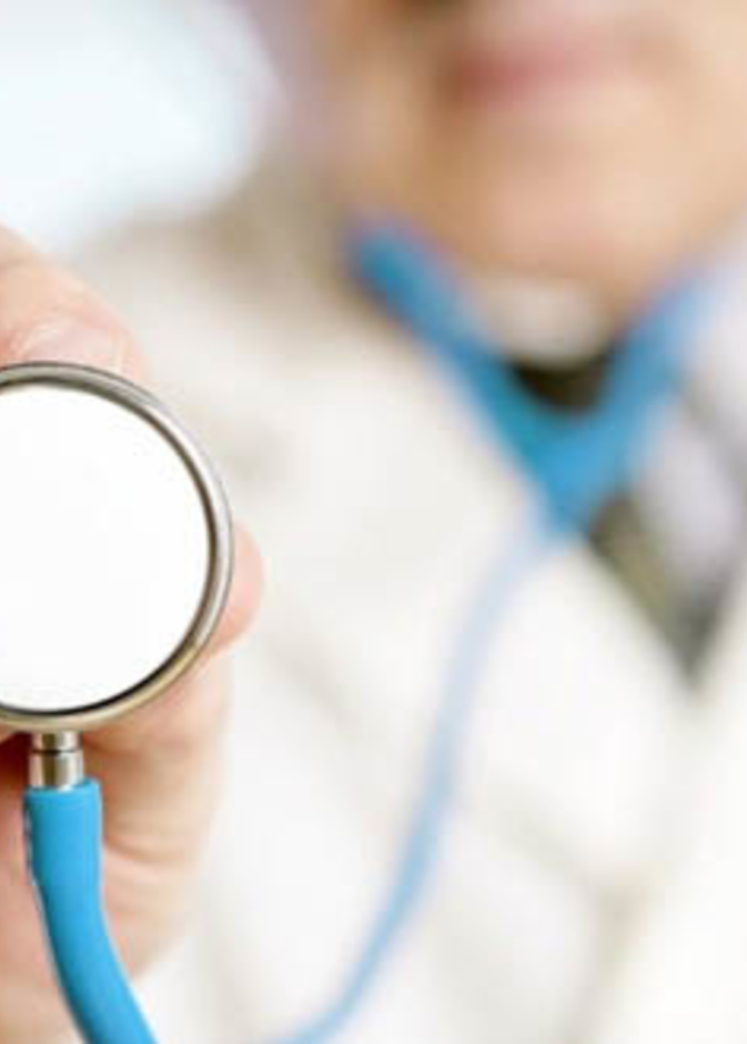 طبيب سعودي يخصص عيادة خيرية