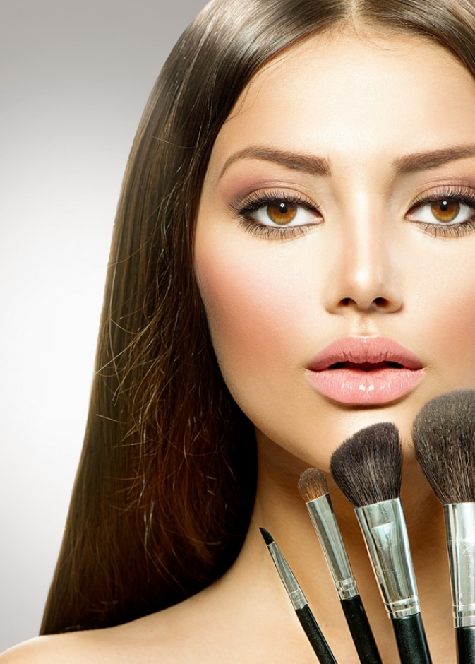 خبيرة مكياج تطلق حملة توعية ضد الصلع الوراثي