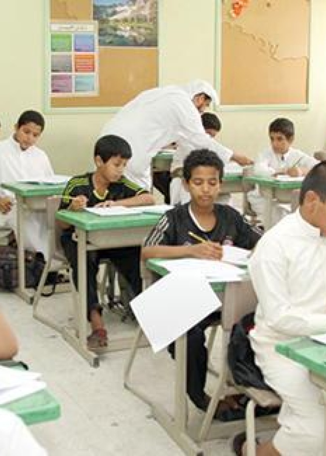 مدرسة تكرم طالباً تعمد الإجابة الخاطئة في ورقة الامتحان!