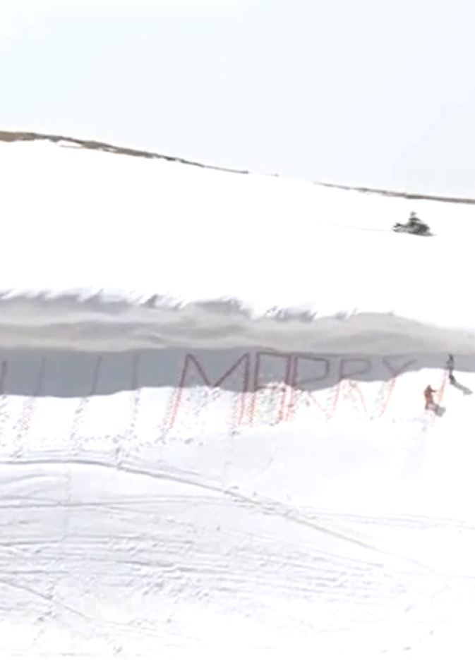 طلب يدها على الثلوج