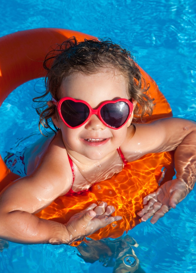 طواقات السباحة لا تحمي طفلك من الغرق