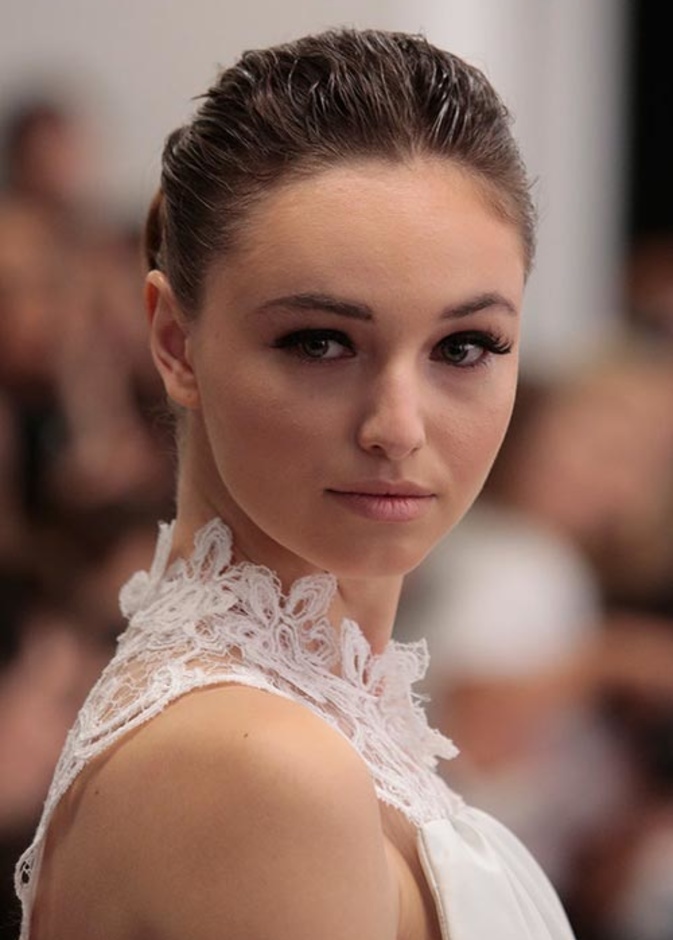 ظلال عيون برونزية مع الماسكارا الكثيفة