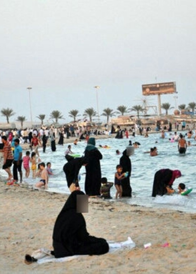 عائلات على الشاطيء