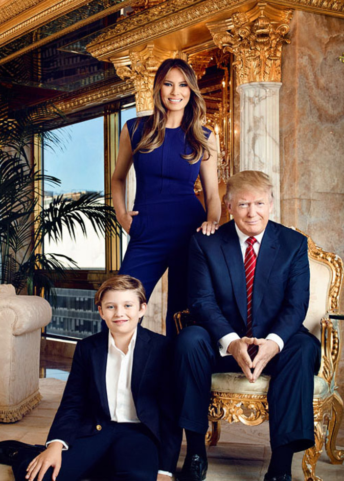عائلة ترامب من زوجته الأخيرة في منزلهما في منهاتن