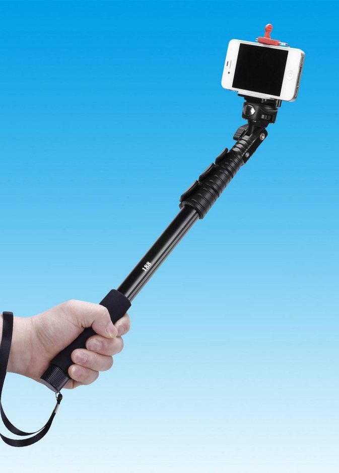 عصا سيلفي تقلب سياراة رأساً على عقب