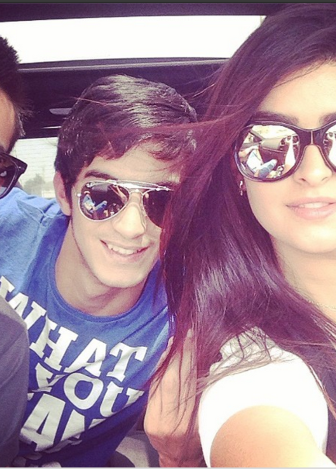 علا فارس وصورة سلفي مع اخوته