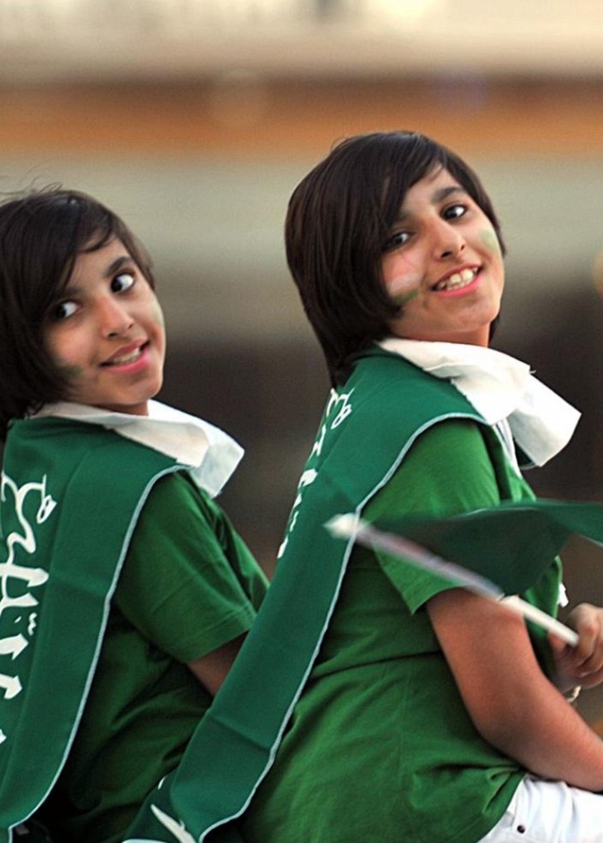 علمي طفلك حب الوطن باهدائه علمه الخاص 