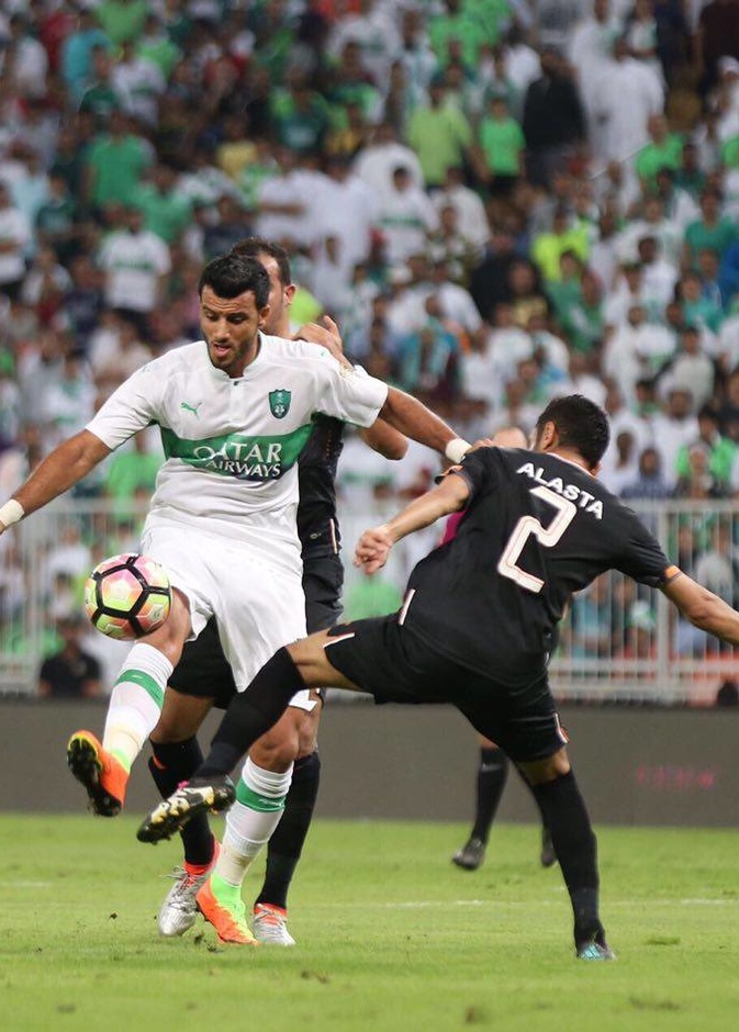 عمر السومة يبتعد بصدارة هدافي الدوري السعودي