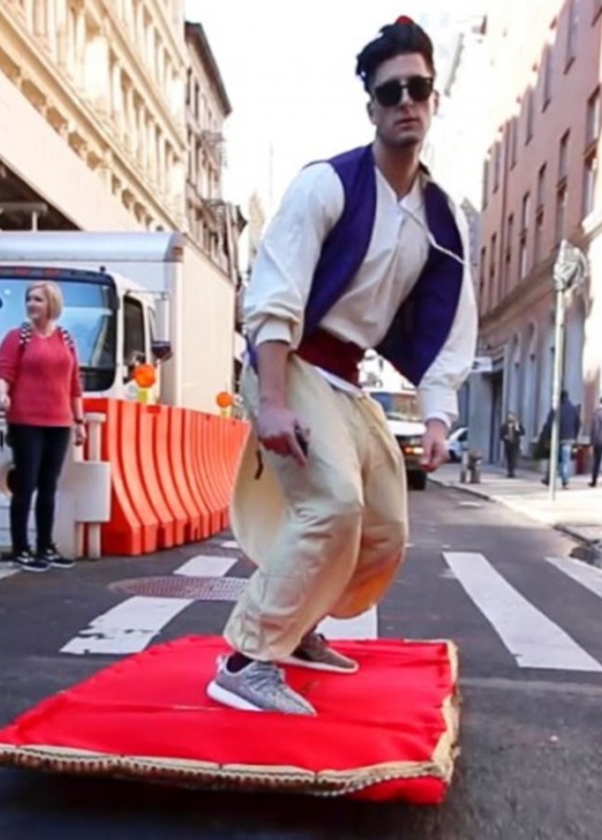 عودة علاء الدين على متن بساطه السحري