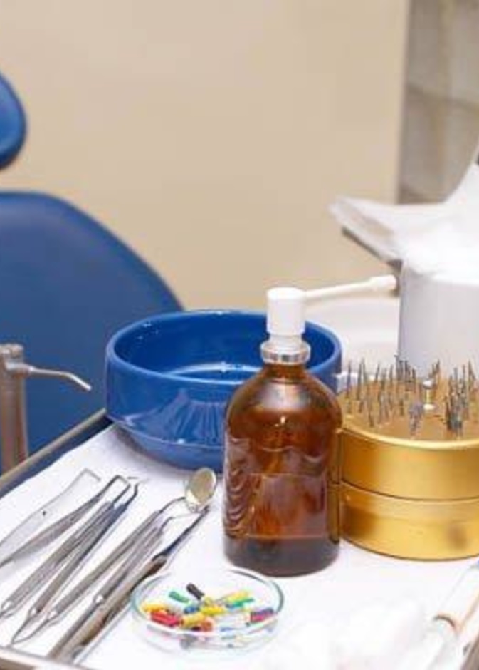 عيادة لطب اﻷسنان