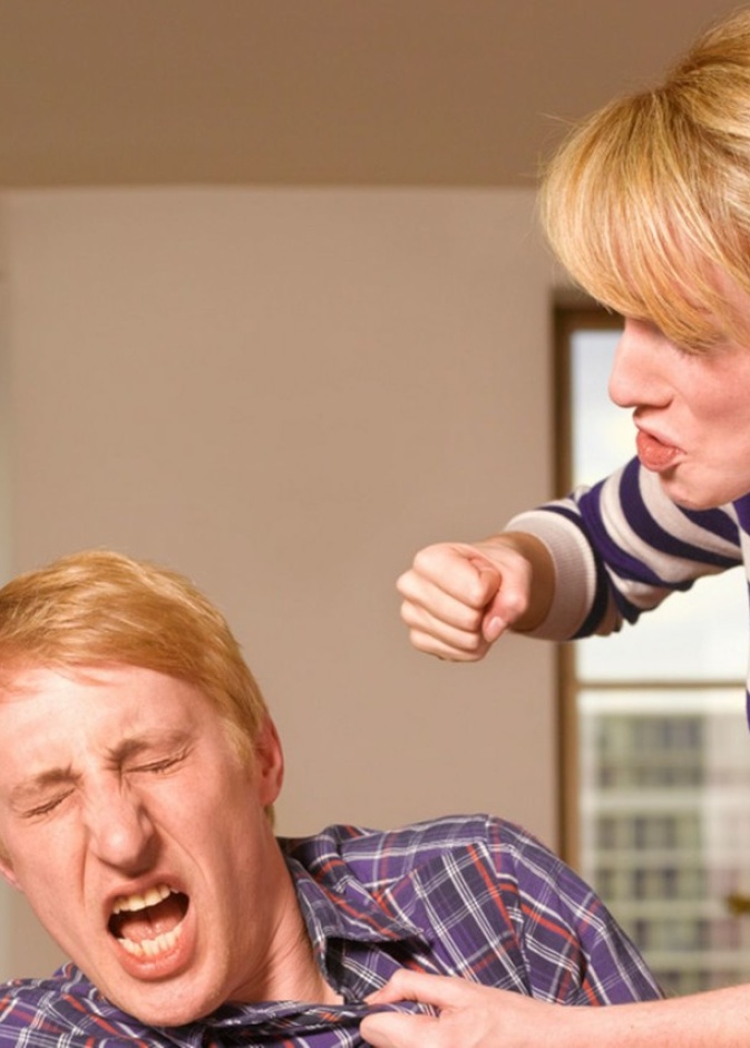 هل على المراه ان تلتزم الصمت حين ضربها ؟