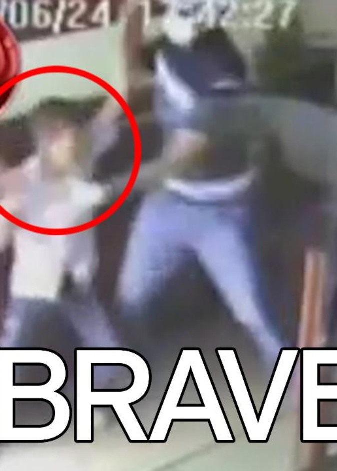  فتى الكاراتيه يطرد لصا من محل مجوهرات