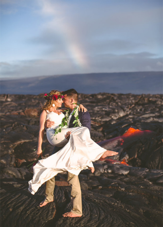 فرحة العريس بين الحمم البركانية