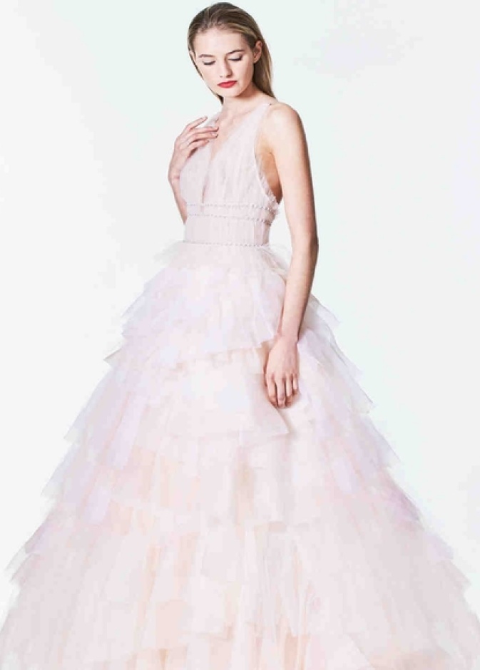 فساتين زفاف متعددة الطبقات من مجموعة كاورلينا هيريرا Carolina Herrera لخريف 2017