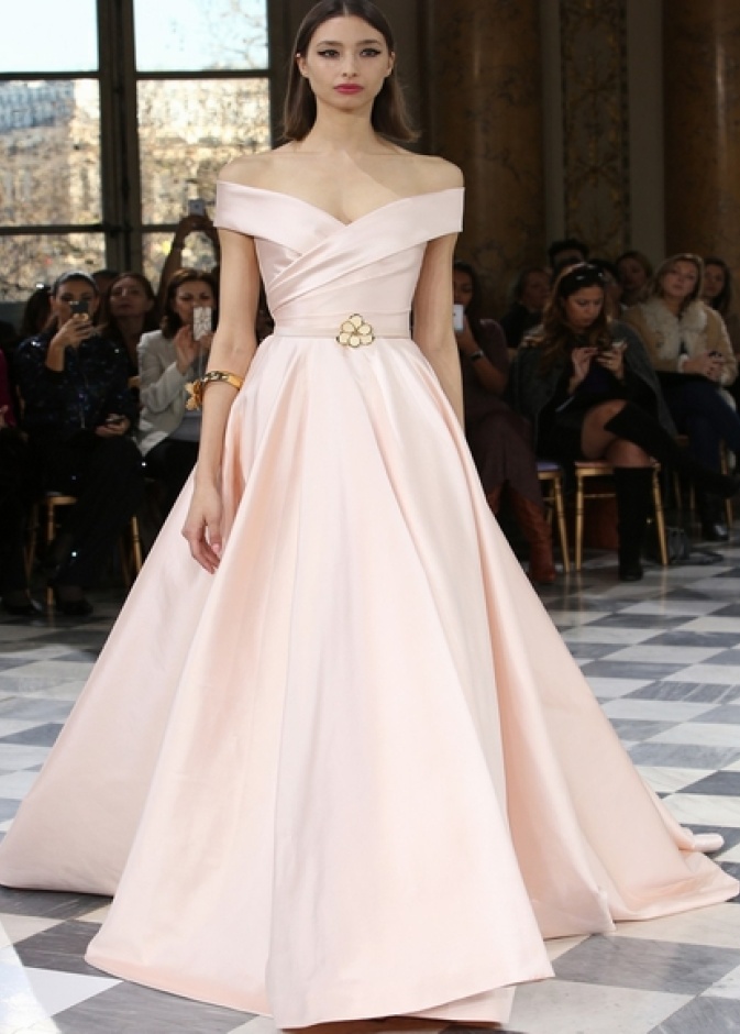 فستان من جورج حبيقة  بلون برتقالي  