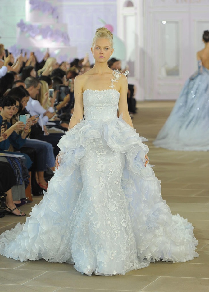 فستان زفاف بذيل طويل من انيس دي سانتو Ines Di Santo لخريف 2017