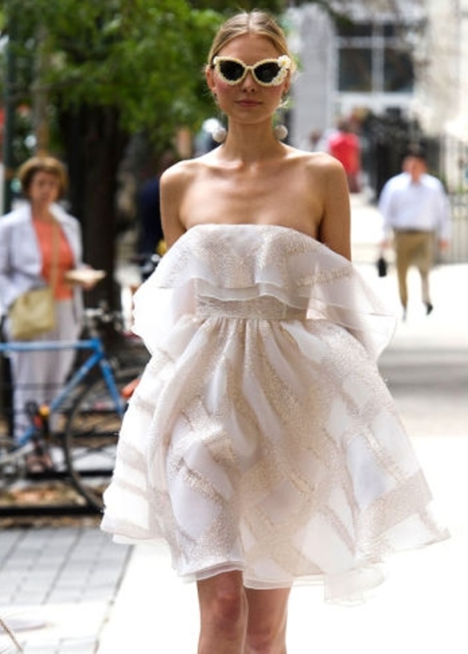 فستان قصير مميز من Lela Rose