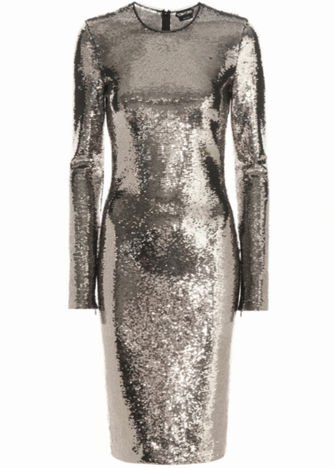 فستان من الترتر من توم فورد بقصة ضيقة وأكمام طويلة