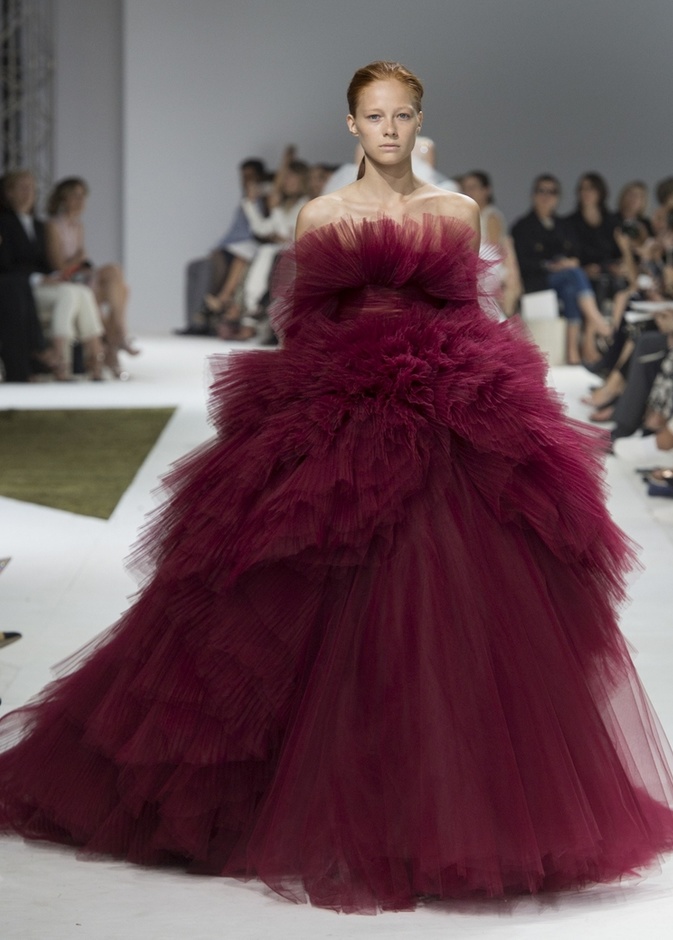 فستان من بوربيري RUNWAY   BURBERRY LONDON ENGLAND 