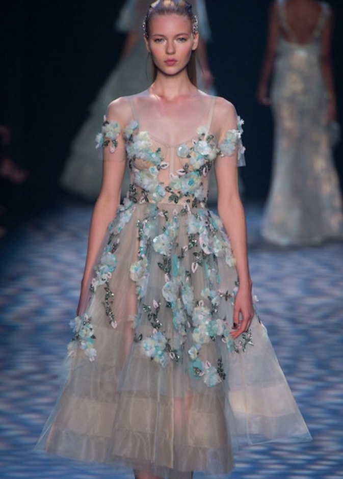 فستان ناعم من مجموعة ماركيزا لعشاء رومانسي مع زوجك