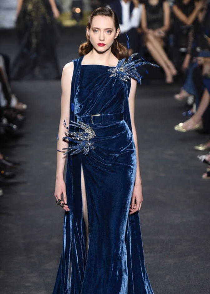 فستان مخمل باللون الكحلي 