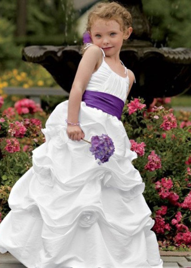 فستان بسيط مزين بوشاح حول الخصر