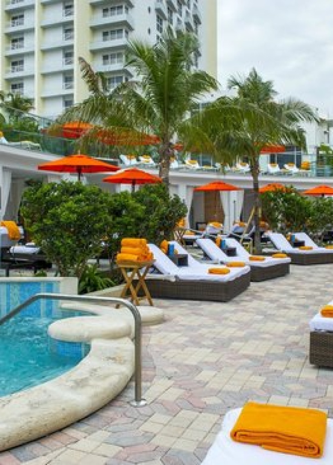 فندق  Loews Miami Beach – إطلالة  المسبح - Loews Miami Beach Hotel - Pool View