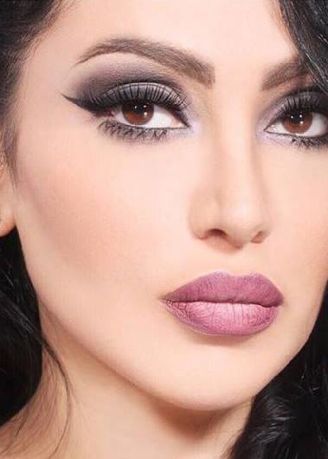 فوز الشطي لا تتخلى عن رسم ايلاينر اسود مجنح